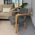 Sillón Lyon con Brazos Lustrados - Imagen 2