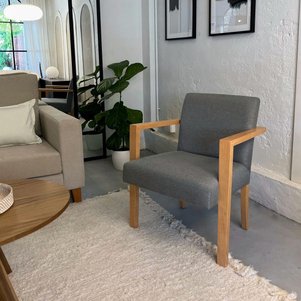 Sillón Lyon con Brazos Lustrados - Imagen 1